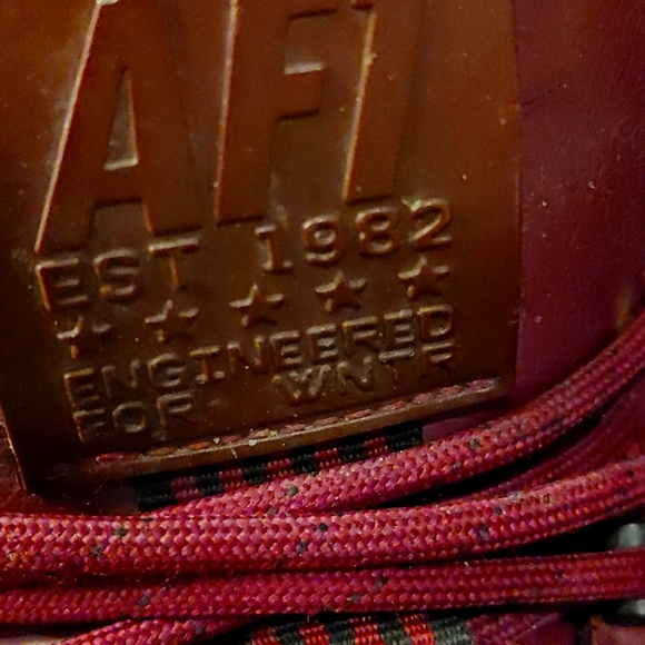 Nike - Picture 1 of 5